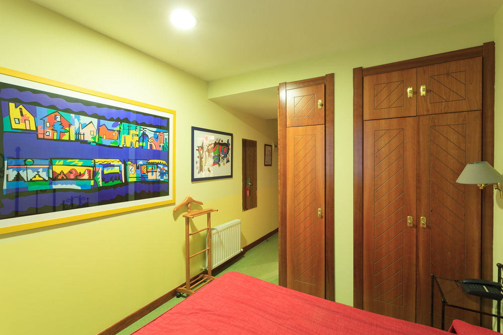 Pension Begona - Centro Ciudad Bilbao Luaran gambar