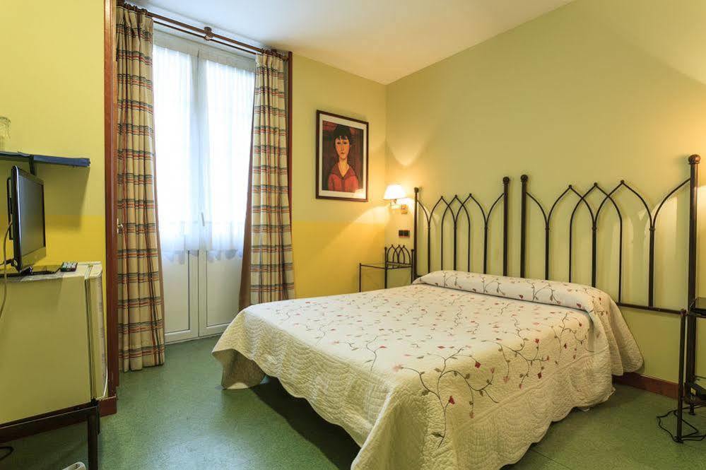 Pension Begona - Centro Ciudad Bilbao Luaran gambar